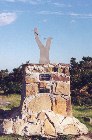 Le monument qui se trouve au sommet du Xoldokogaina